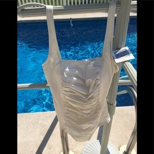 ❤️Calvin  Klein Swimsuit One Piece 8 Ivory perfect for Poolside or Beach 🏖